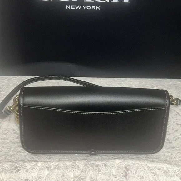 Gorgeous Coach Dinky Bag - Picture 3 of 13